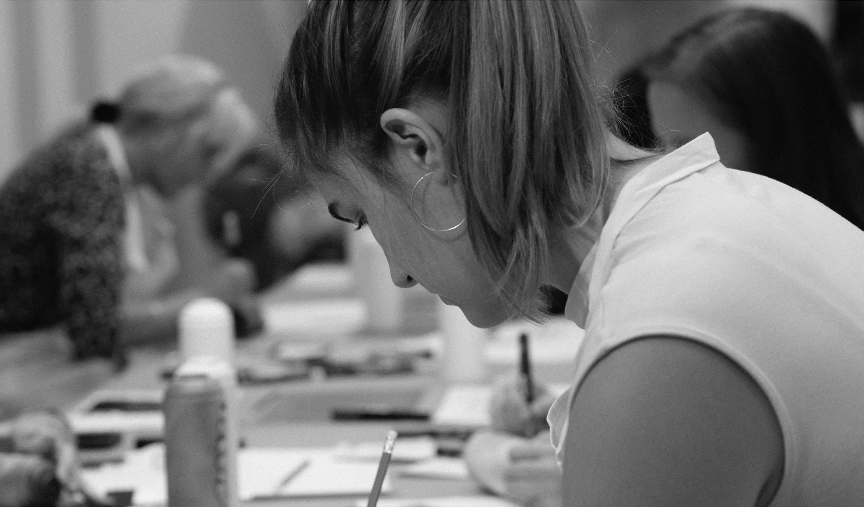 Loida Simarro participating in a typography workshop.